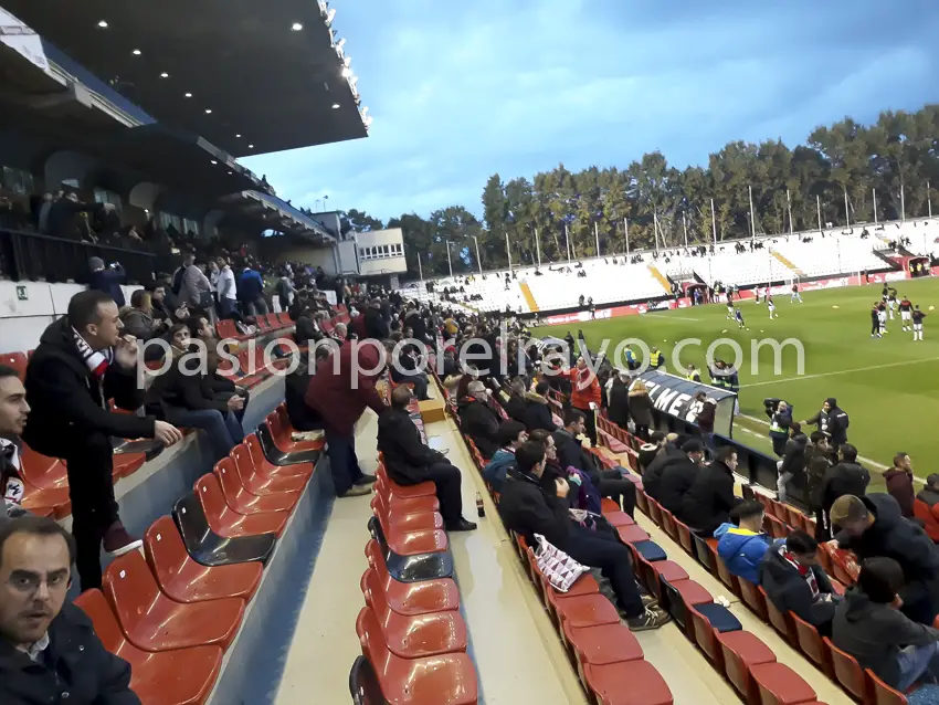 La frialdad de la grada de Vallecas