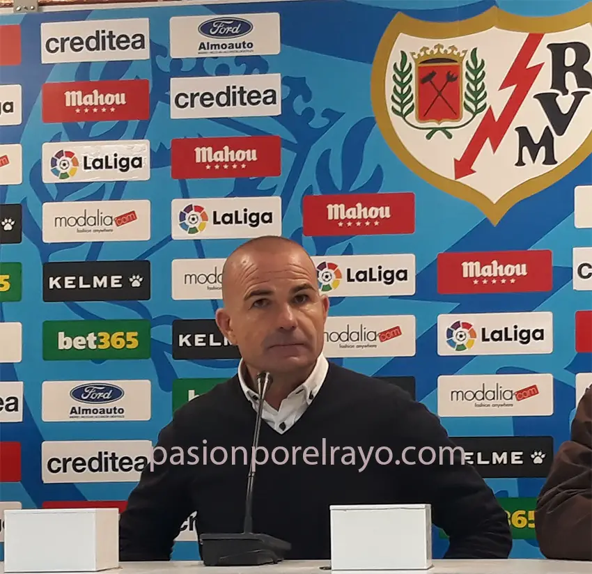 El técnico del Levante se quejó por el lanzamiento de balones