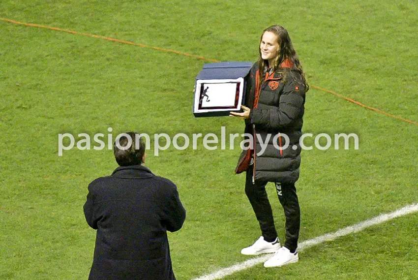 Eva Alonso hizo el saque de honor