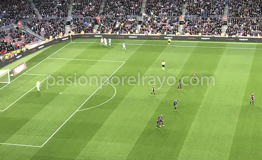 Un Barça a medio gas condena al Rayo en Barcelona