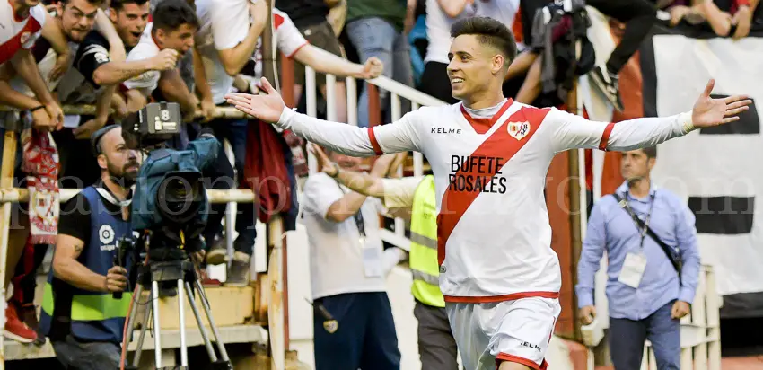 La prensa sevillana afirma que Alex Moreno está «con la maleta hecha»