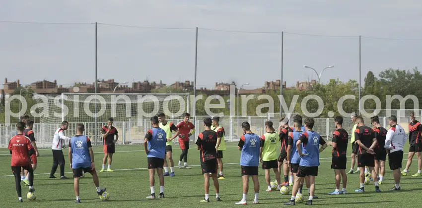 Álvaro Juan (Rayo Vallecano B): «Estoy seguro de que vamos a terminar muy arriba»