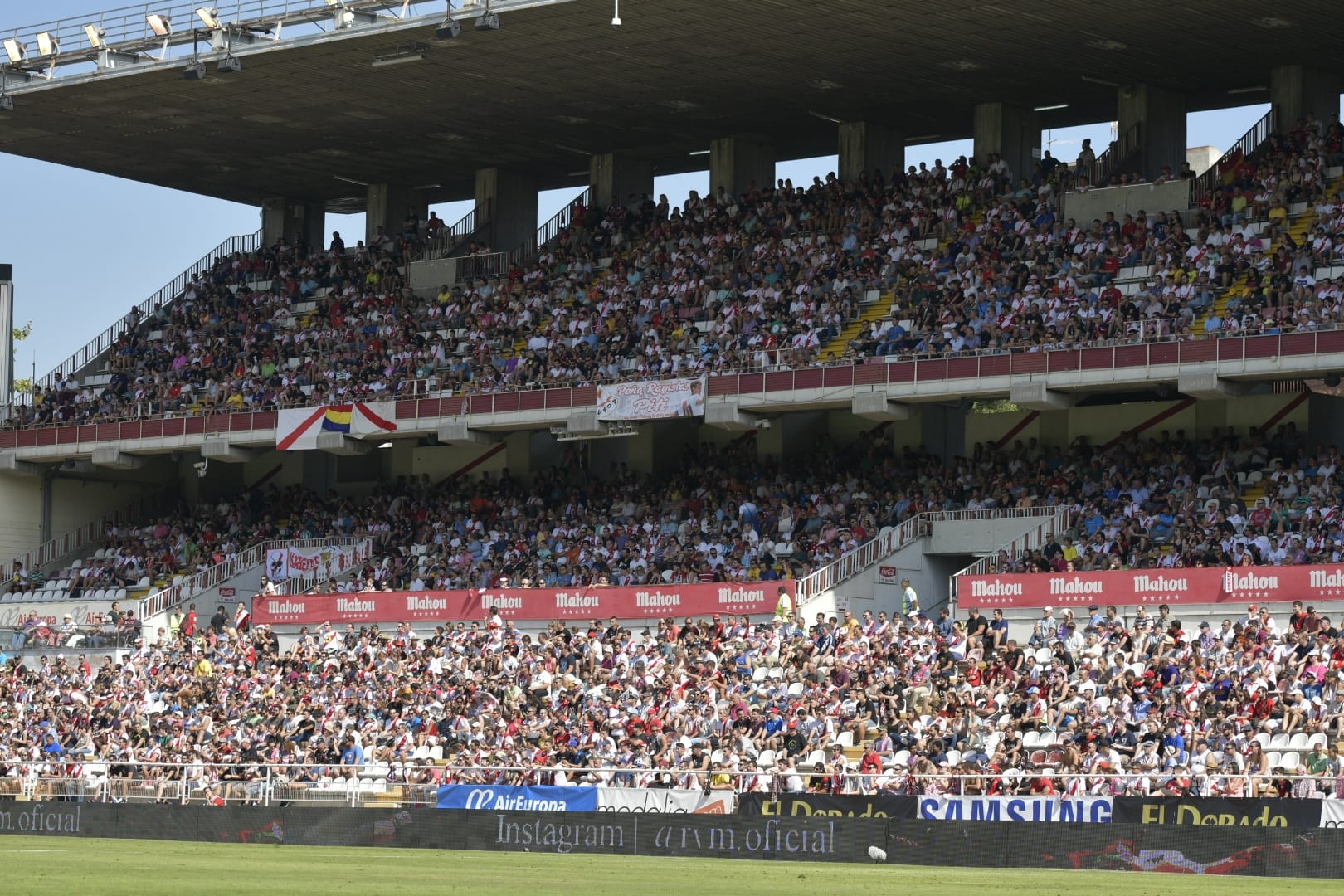 La plantilla y cuerpo técnico del Rayo piden apoyo a la afición