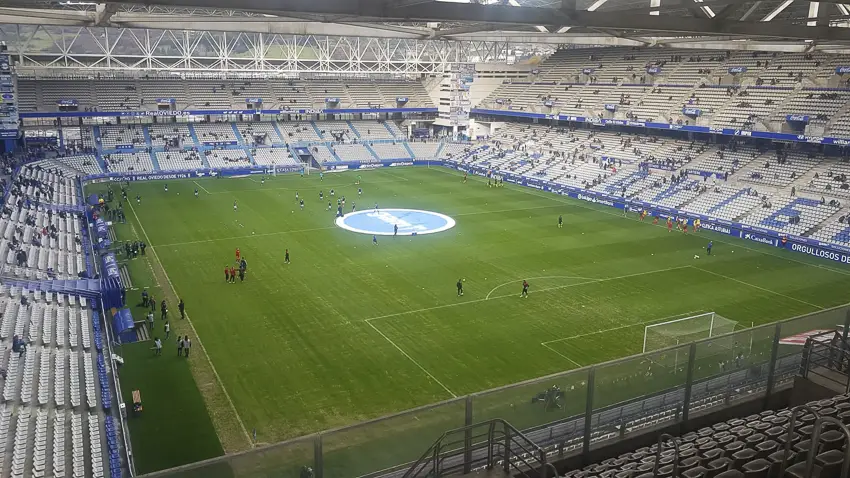 Oviedo 2-1 Rayo Vallecano: Un equipo hundido regala otra victoria