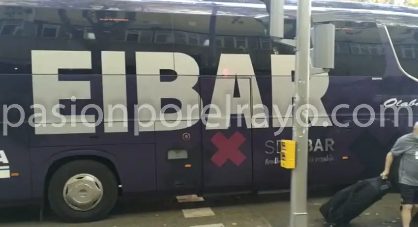 El Eibar ya está en el Estadio de Vallecas