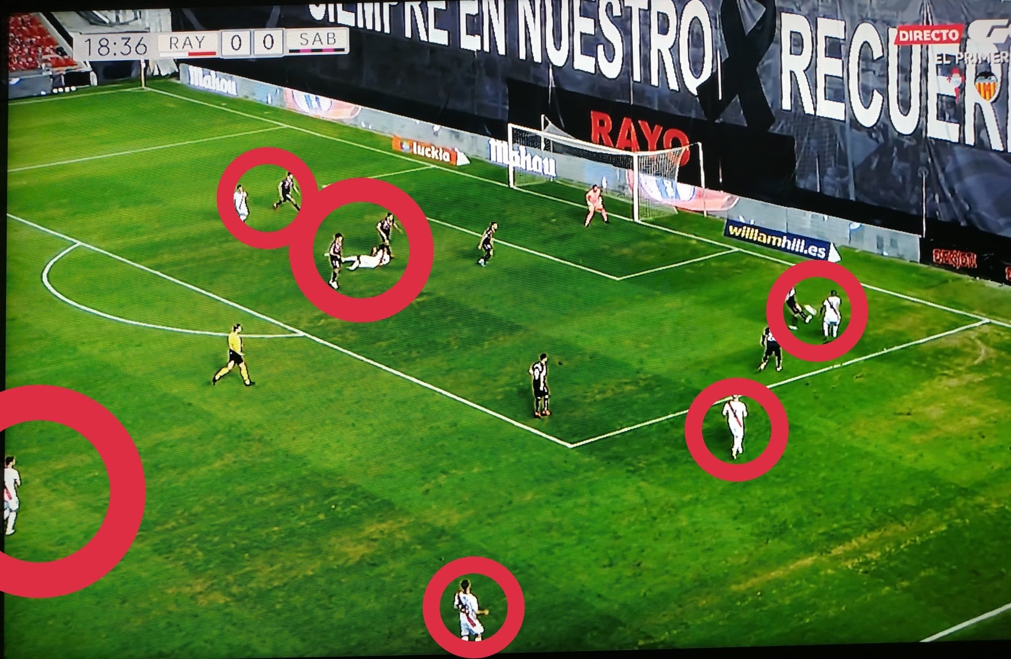 La pizarra del Rayo: Los pros y contras de las líneas adelantadas contra el Sabadell