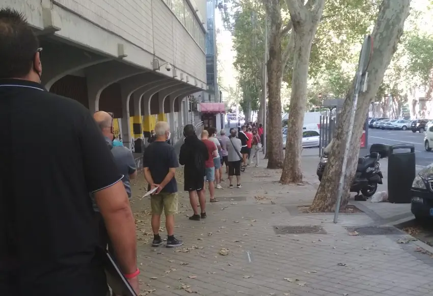 Hoy volvieron las colas al Estadio de Vallecas