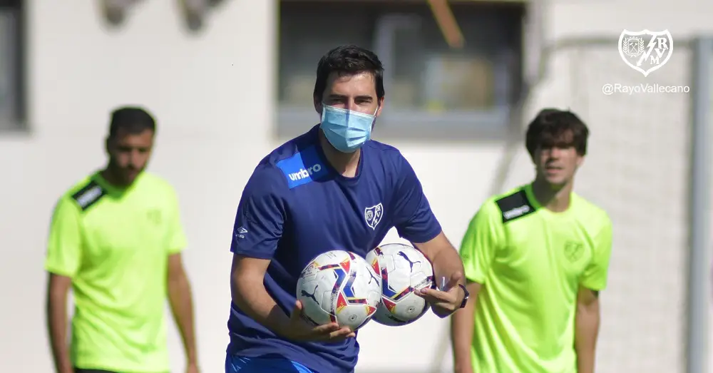 Andoni Iraola: «La Ponferradina tiene un bloque hecho y que se conocen muy bien»