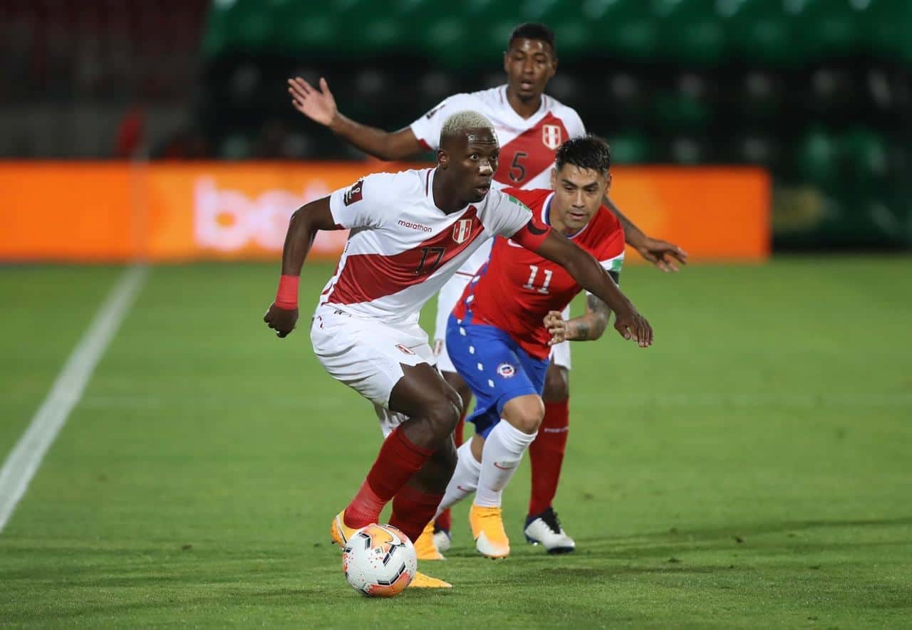Advíncula fue titular en la derrota de Perú ante Chile