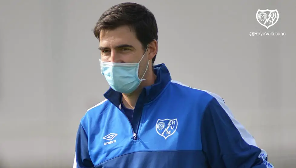 Iraola: «Tenemos que estar muy sólidos atrás»