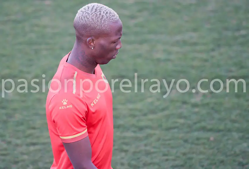 Advíncula supera sus mejores registros en el Rayo Vallecano esta temporada