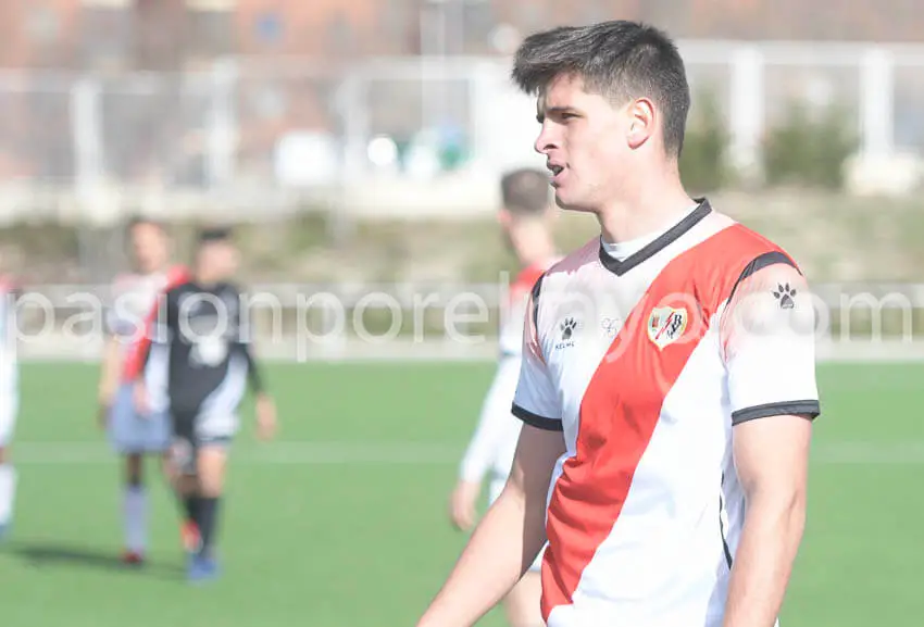 Echarri: «Es normal que un equipo como el Rayo, que aspira a subir, busque delanteros top»