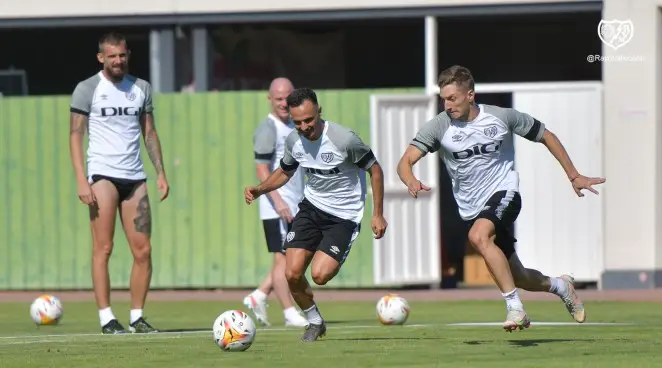 Iraola sobre el mercado de fichajes: «Hay jugadores que quisiéramos tener que han fichado por otros equipos»