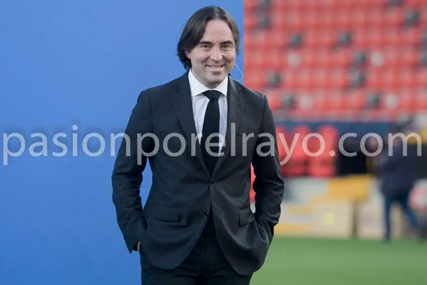 Un hombre de negro, un rey, una casa en ruinas y mucho ‘bocachancla’