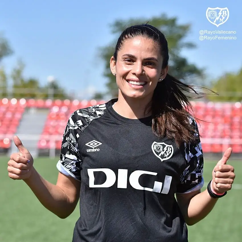 Isadora se incorpora a los entrenamientos del Rayo Femenino