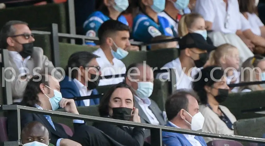 La grada de Vallecas se acordó insistentemente de Martín Presa