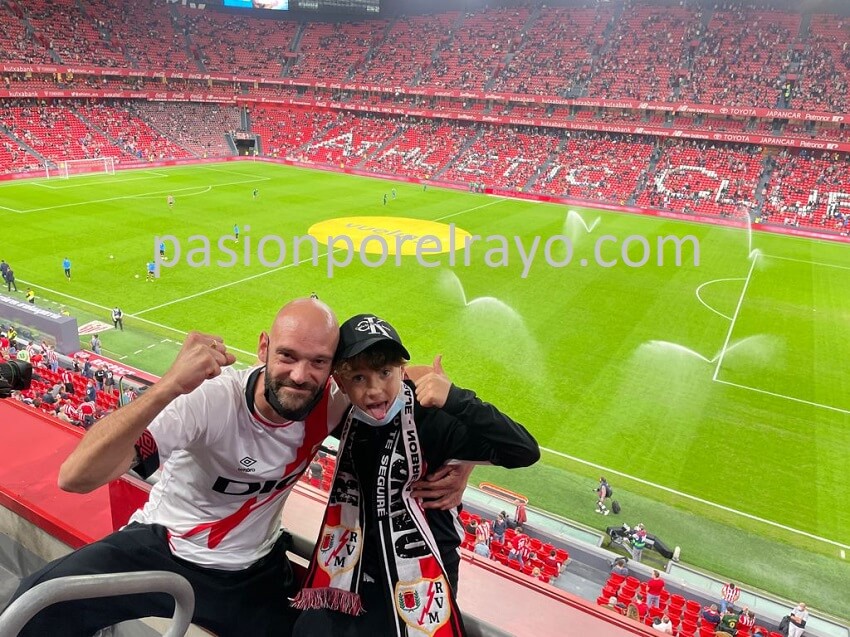 Aficionados del Rayo en San Mamés en el primer desplazamiento en Liga 19 meses después 6 rayo aficion sanmames21