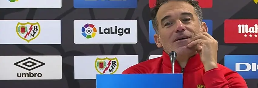 García Plaza: «El Rayo es muy vertical, está muy acertado y nos ha superado»