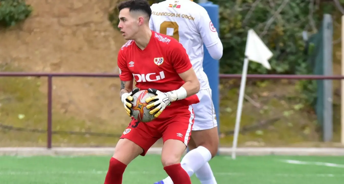 Carlos Pantoja debuta en el regreso con victoria del Rayo B a la competición