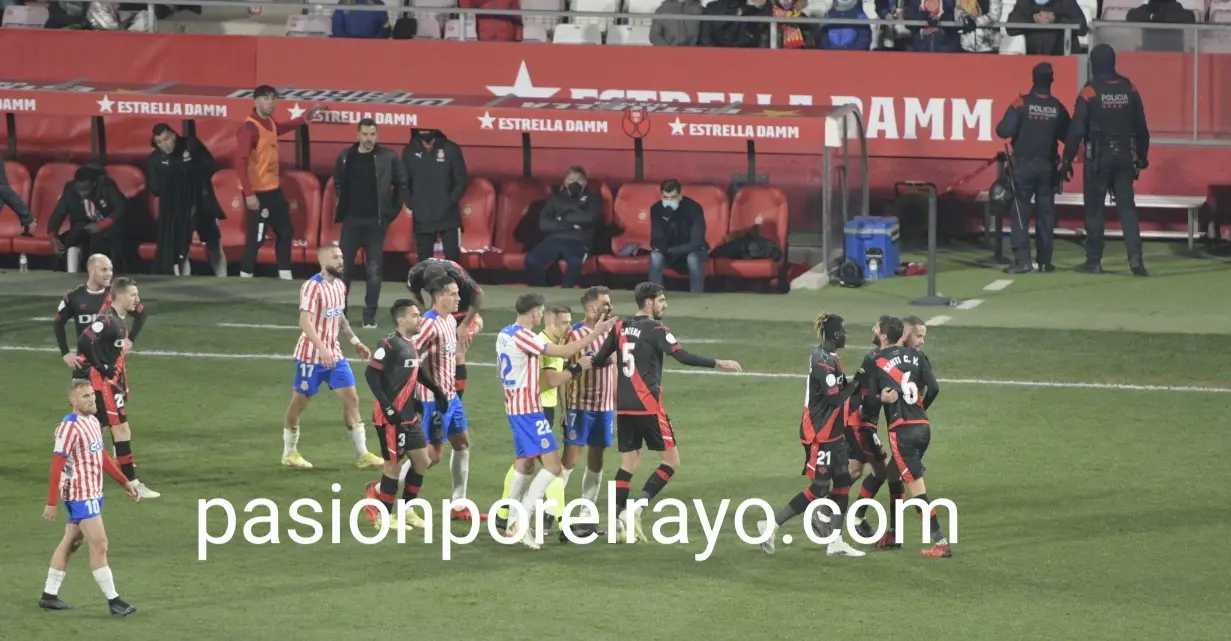 El calentón de Santi Comesaña y la polémica de un Girona – Rayo Vallecano muy caliente