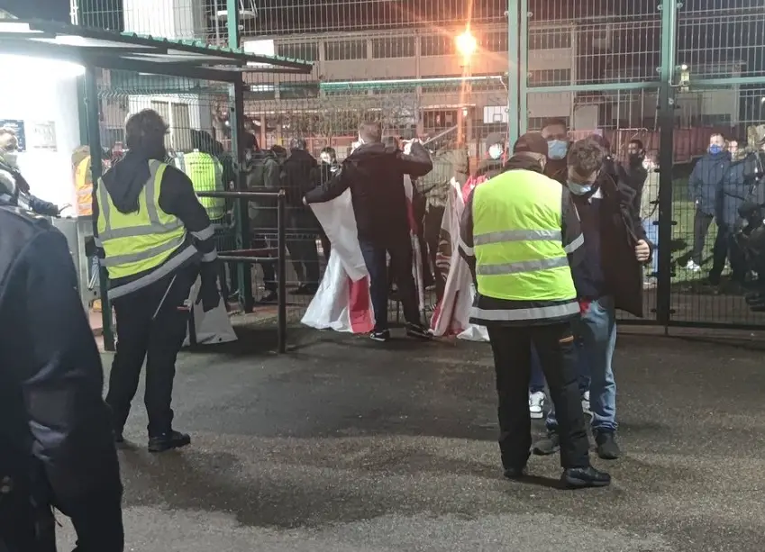 La policía requisó arbitrariamente material de animación a los rayistas desplazados a Anduva