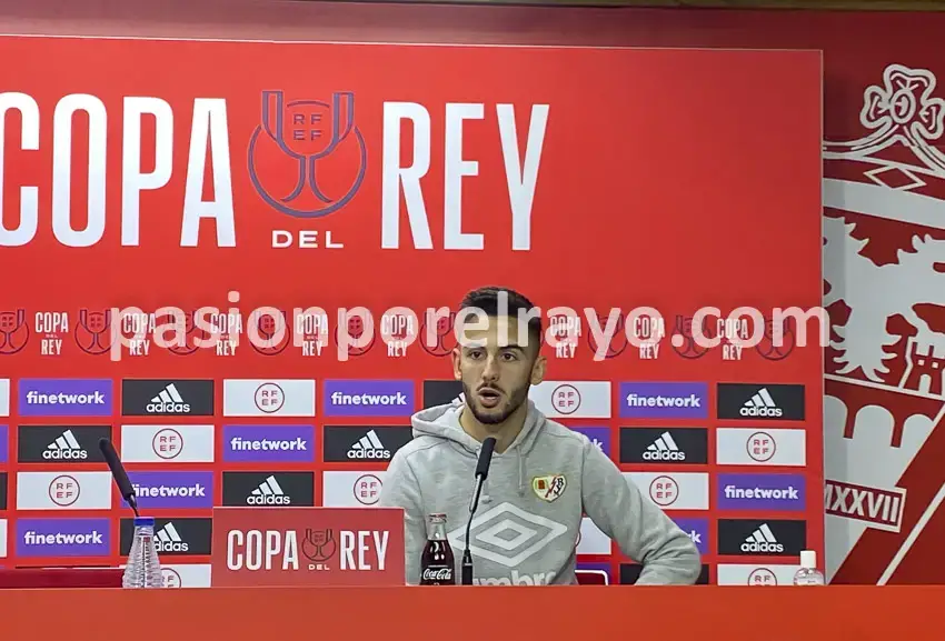 Andrés Martín durante la rueda de prensa de ayer en Anduva