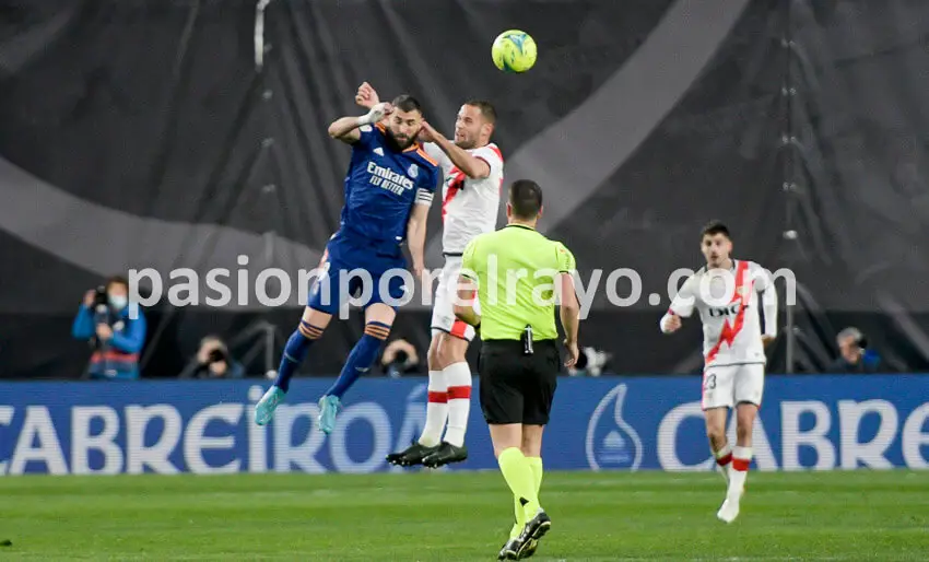 Mario Suárez: «No entiendo que el VAR no le avise»