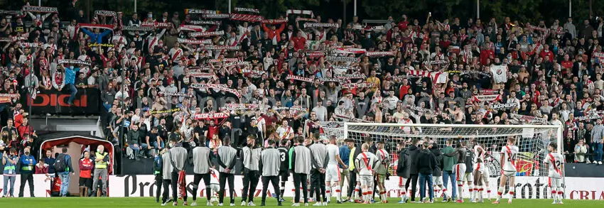 El Rayo Vallecano ‘no caminará solo’ en Sevilla: casi 400 aficionados rayistas estarán en el Benito Villamarín