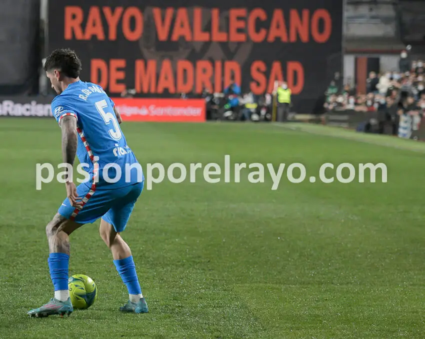 El Rayo arregló la zona de césped más castigada del Estadio de Vallecas