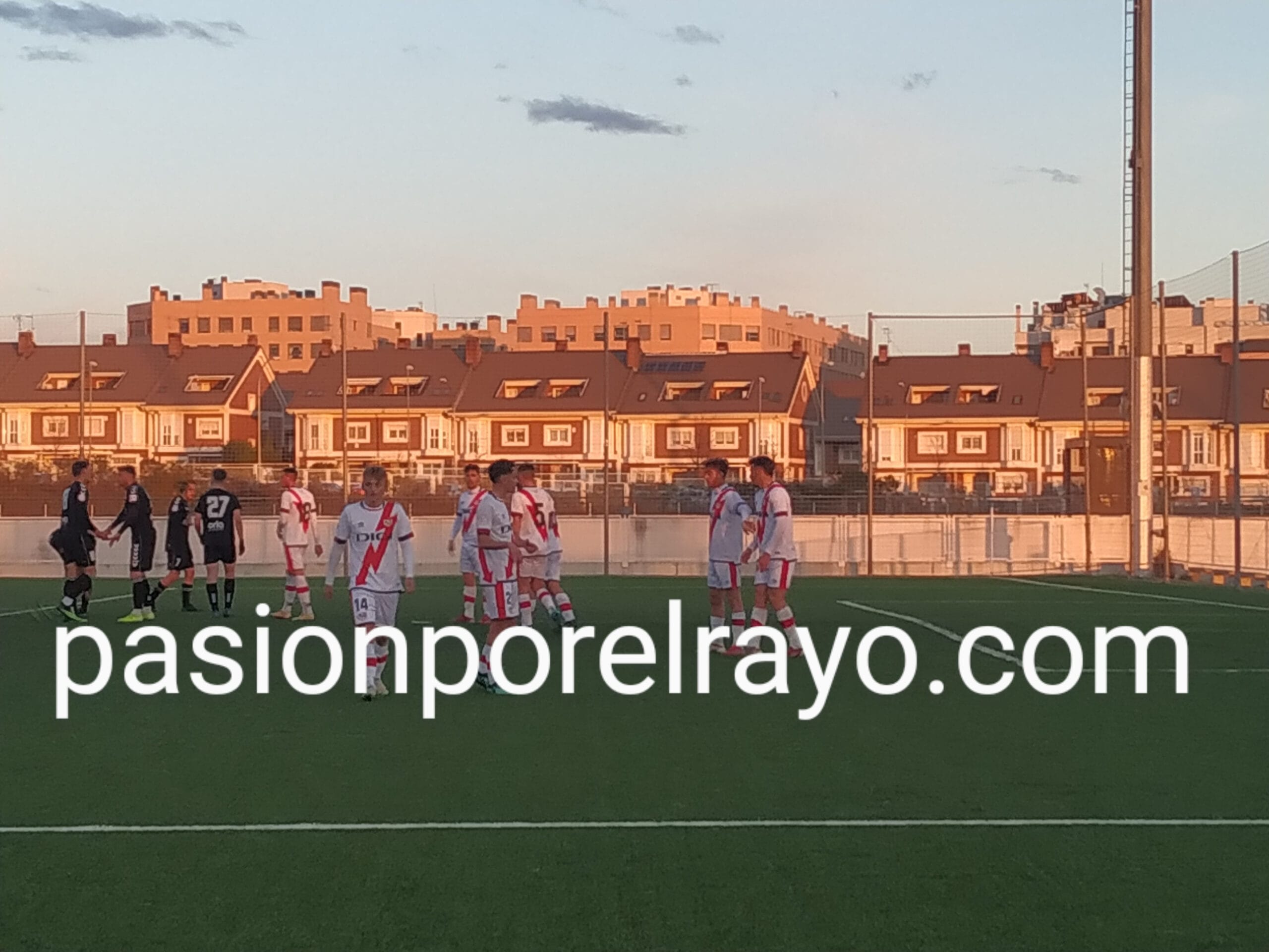 El Rayo B golea al Moscardó (4-0) y vuelve a la promoción de ascenso 31 jornadas después