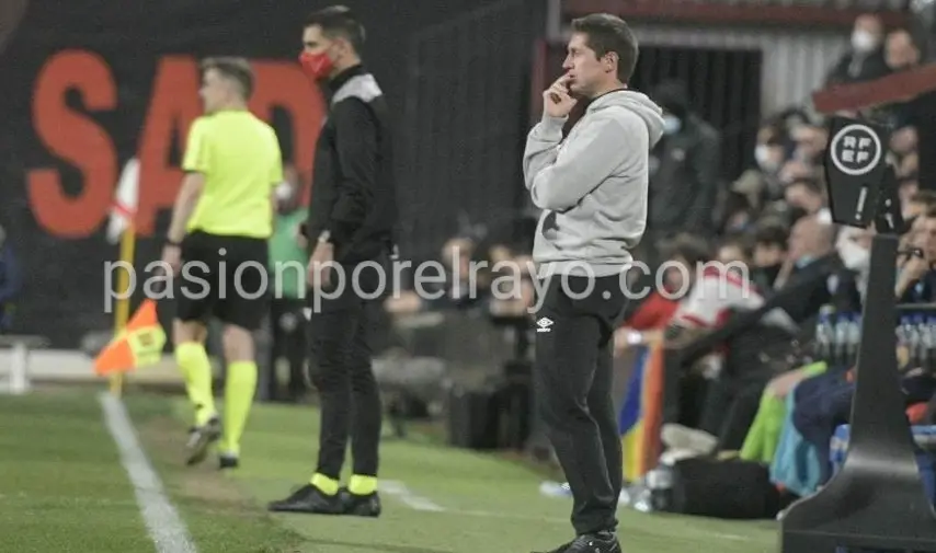 Unai Mendía dirigió su primer partido en primera división con el Rayo Vallecano