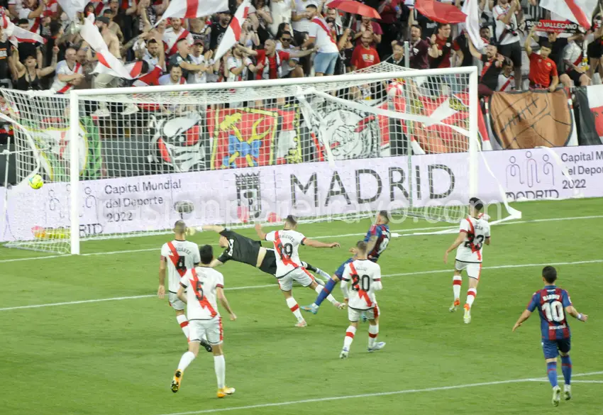Rayo Vallecano 2-4 Levante: Lluvia de goles antes de vacaciones