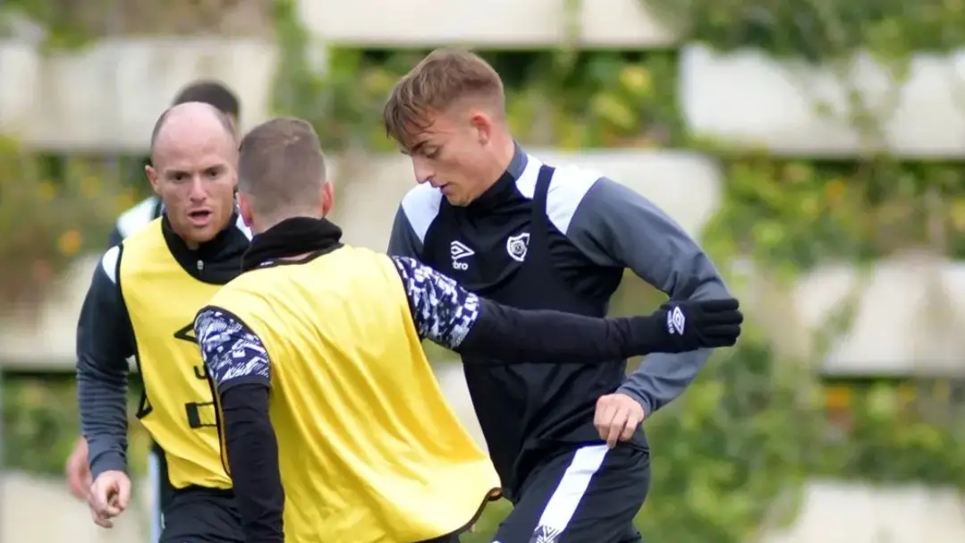 Vere, el quinto jugador del filial en debutar en el Rayo Vallecano de Iraola