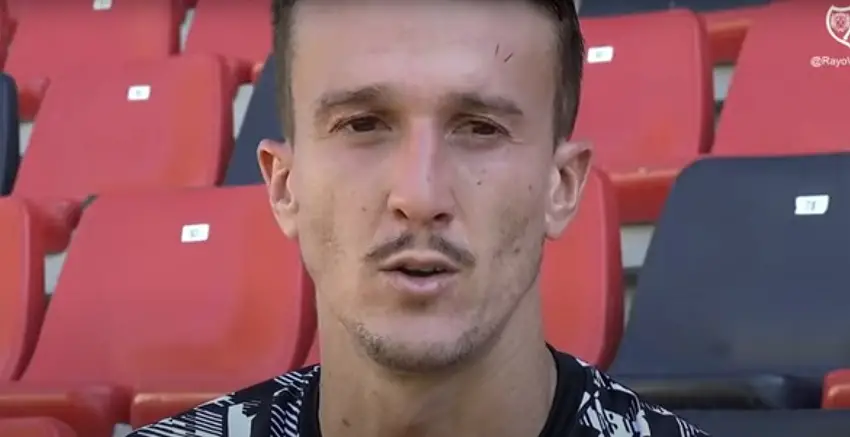 Salvi Sánchez: «Tengo muchas ganas de disfrutar del fútbol que se vive en Vallecas»