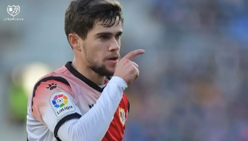 Pozo llega a los 100 partidos con la camiseta del Rayo Vallecano