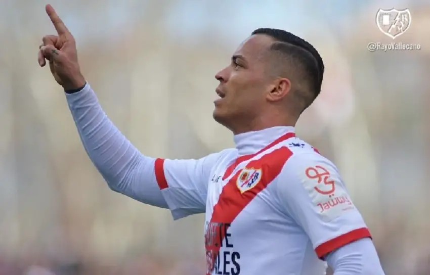 El fichaje más esperado: Raúl de Tomás firma por el Rayo Vallecano hasta 2027