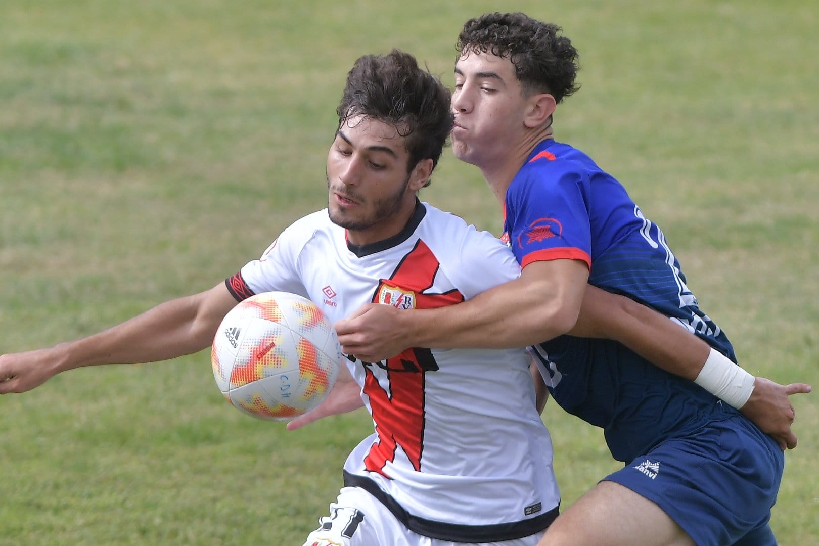 El Rayo B derriba el muro del CD Móstoles (1-1) y suma su primer punto lejos de casa