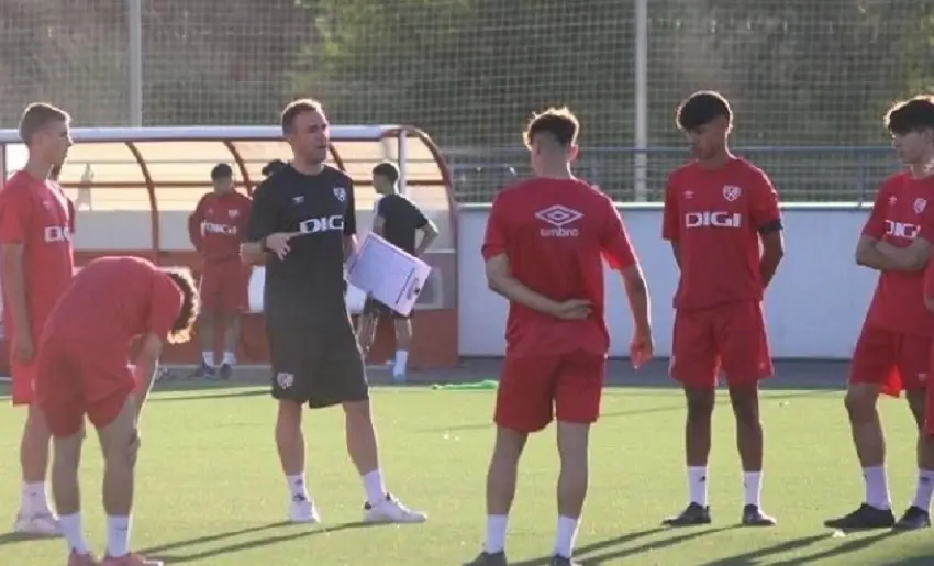 El Rayo Juvenil A se da un homenaje ante el Badajoz (8-0) antes del parón
