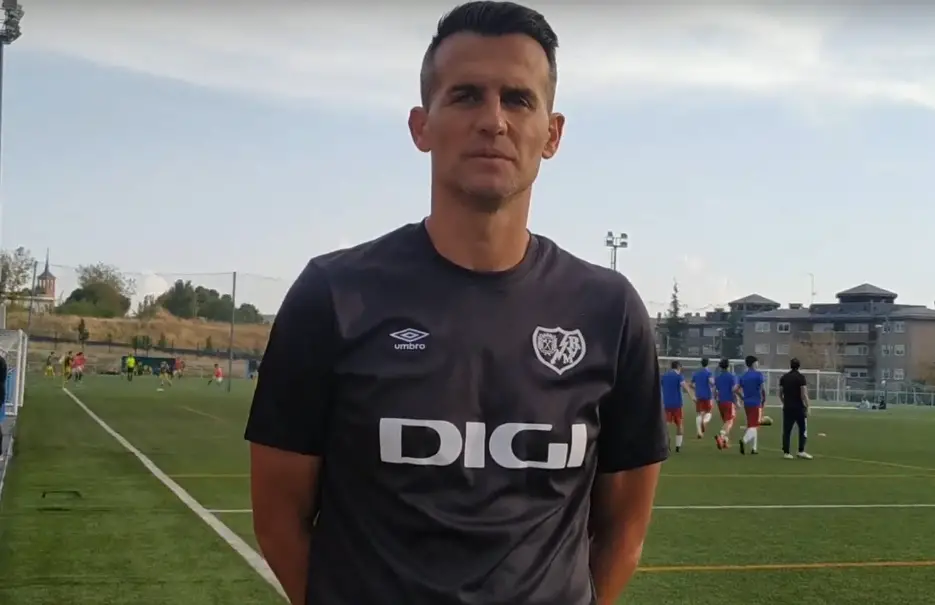 Iván Amaya, tras el Paracuellos 1-0 Rayo B: «Estamos teniendo errores de juvenil»