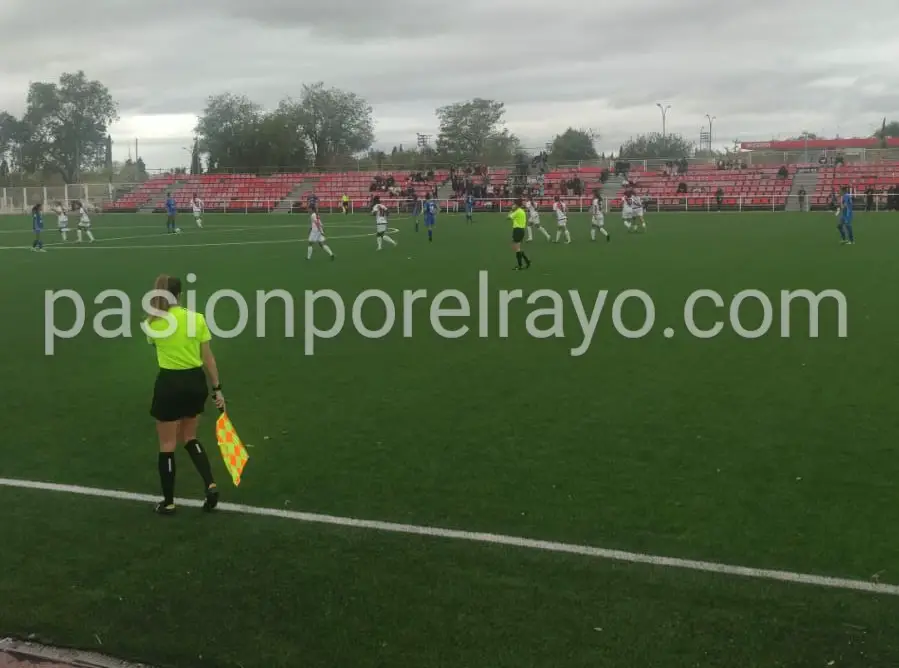 El Rayo Femenino roza la primera victoria tras empatar (2-2) al AEM