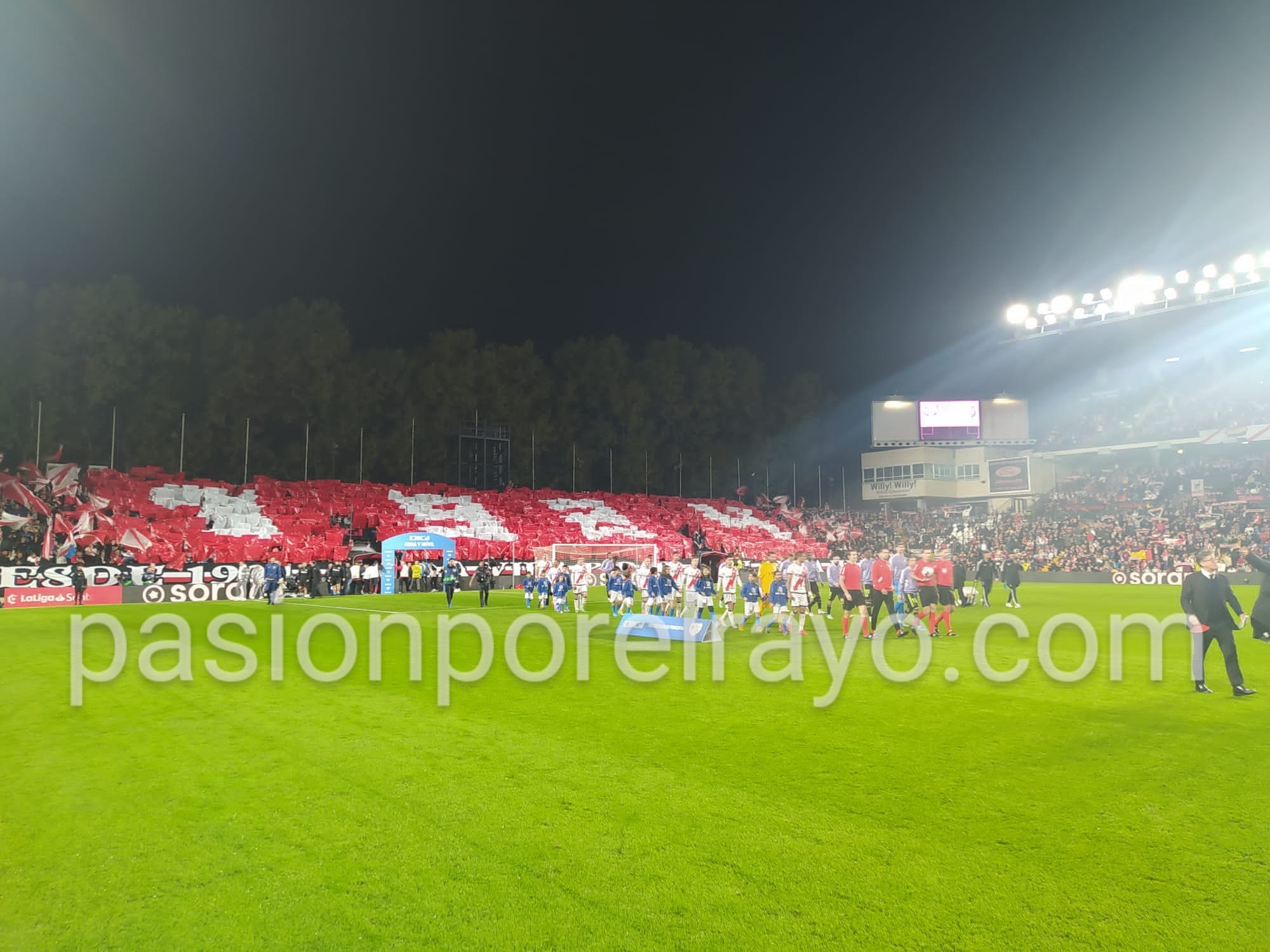 Vallecas rozó el lleno en el derby: 14.216 espectadores en el Rayo Vallecano 3-2 Real Madrid