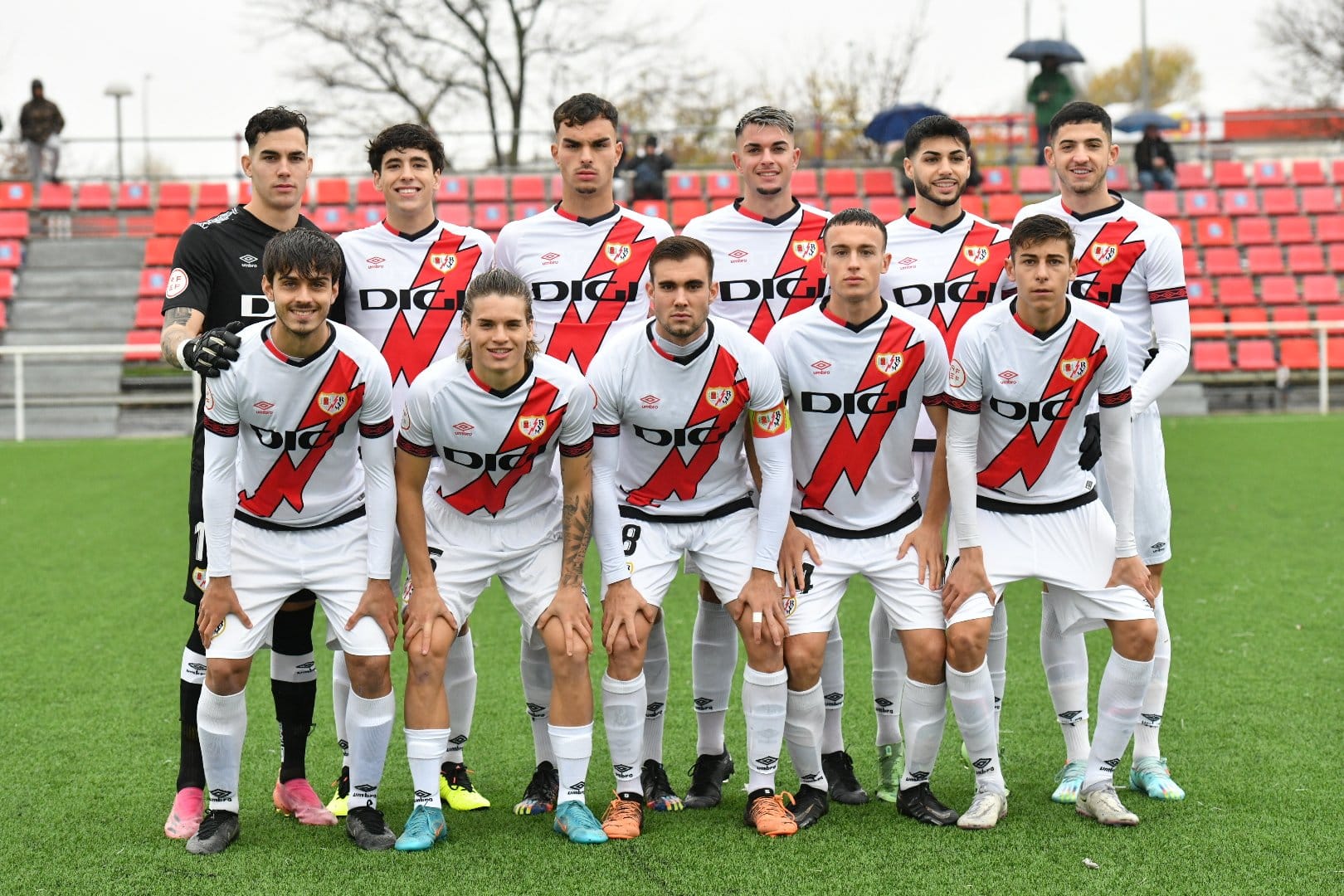 El Rayo B empata a 2 contra el Fuenlabrada B y abandona el descenso 2 meses después