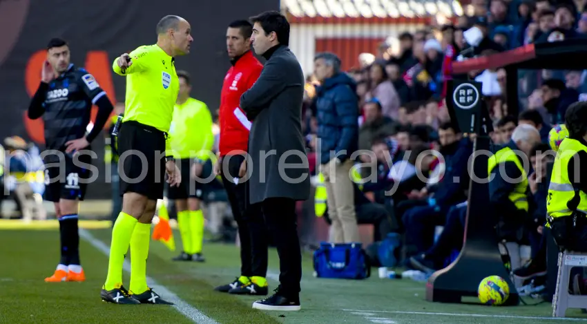 Mateu amenazó con la expulsión a Iraola antes del descanso