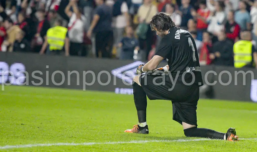 Por las palabras de Iraola, Dimitrievski no debería ver peligrar la titularidad