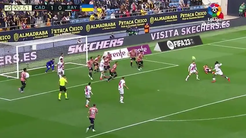 Pathé Ciss contactó con la aficionada del Cádiz que recibió un balonazo