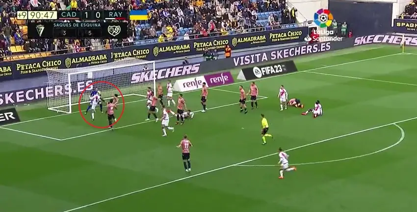 El Rayo pidió dos penaltis en la misma jugada en el minuto 90