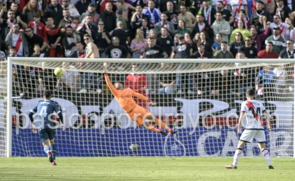 Isi rompió la sequía goleadora del Rayo tras 3 partidos sin marcar