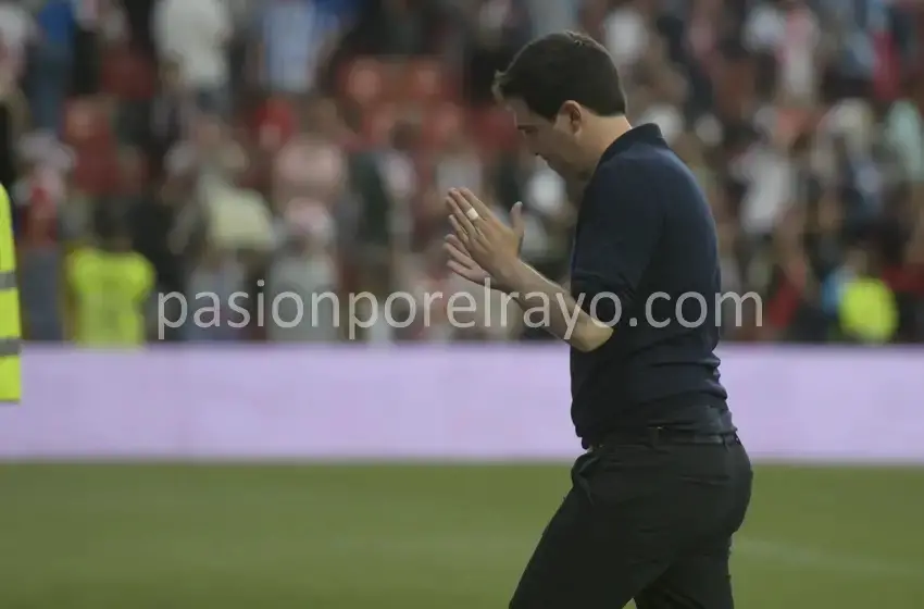 Iraola, en rueda de prensa previa al Rayo Vallecano – Girona: «Míchel nos conoce de pé a pá»