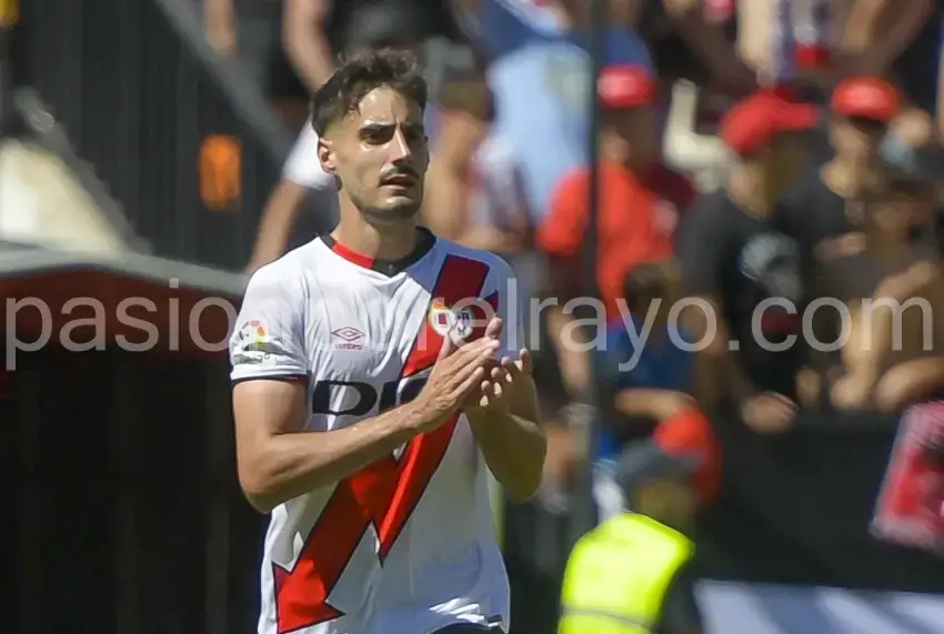 Óscar Valentín se une al club de los apercibidos del Rayo