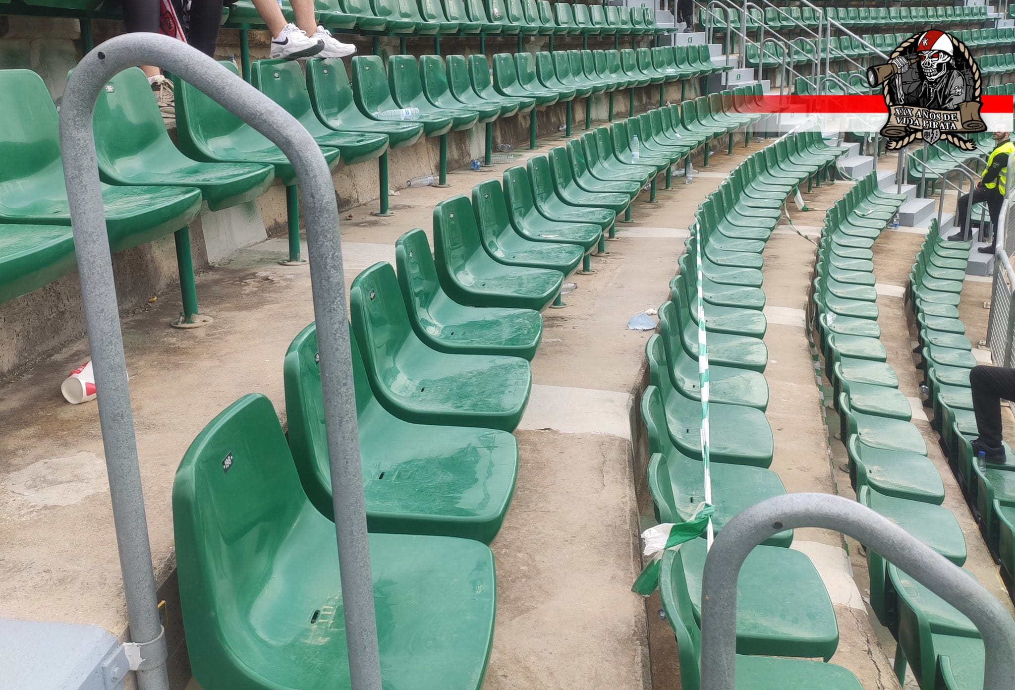 Bukaneros denuncia el trato policial en el Martínez Valero